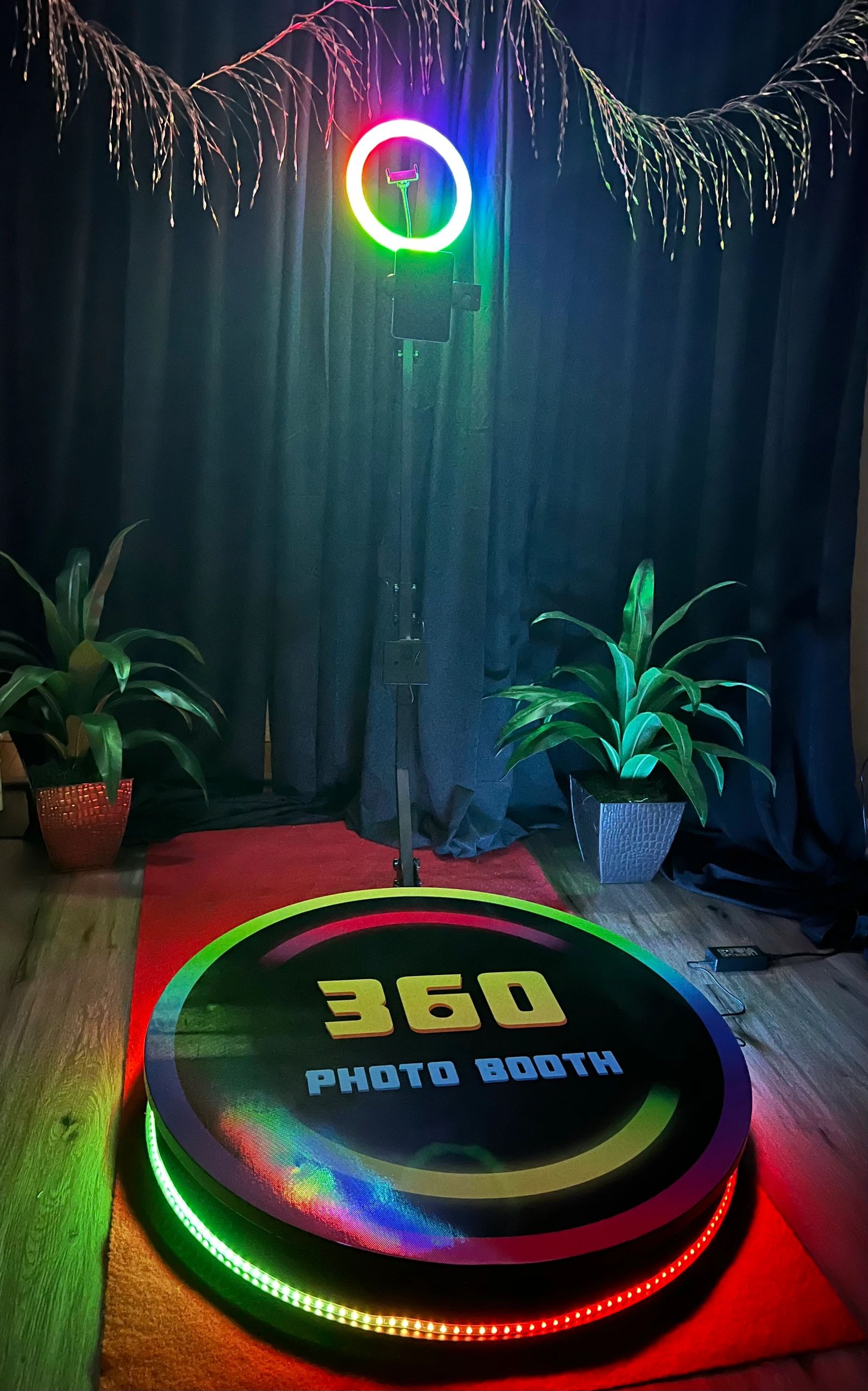 The top of the line 360 photo booth with spin, panoramic features shows videos with boomeranged and