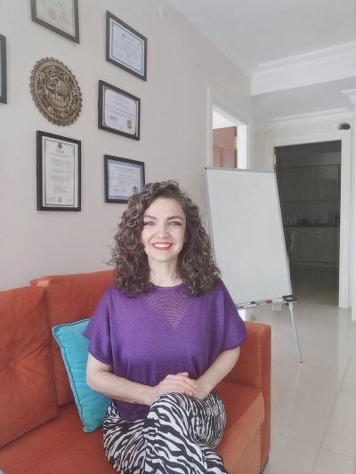 Usui Reiki Uyumlanma Yani El Verme İşlemi Yüz Yüze Özel Bir İnisiyasyon Ritüeli İle Gerçekleşir.