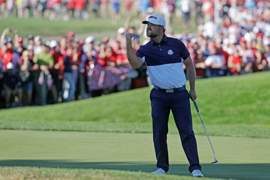 Ryan Moore golf helps the Ryder Cup team clinch. 

putting, PGA Tour, style, unique, USA