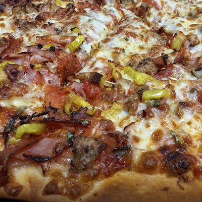 Chop Chop surpreme pizza with loaded toppings in Bridgman Michigan near warren Dunes