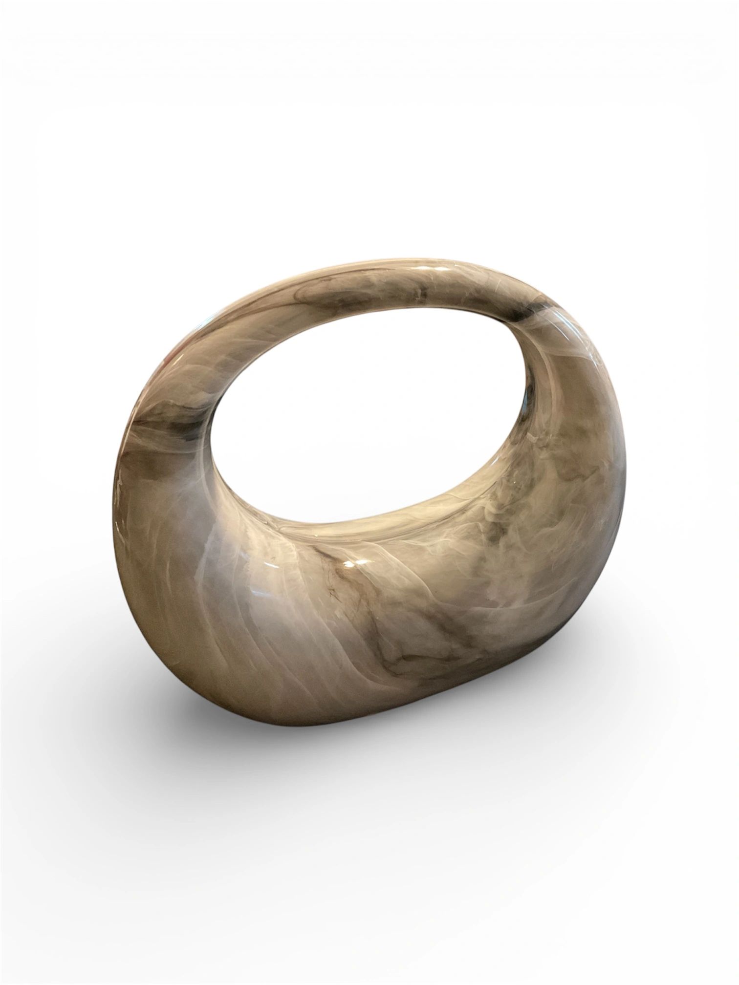 Celebrate
your individuality with this chic eye catching table purse guaranteed to get you noticed