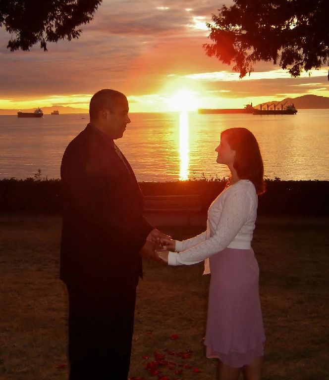 outdoor wedding couple sunset Stanley Park heiraten Vancouver Canada