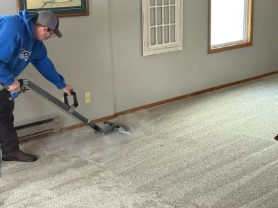 Louie's technician steam cleaning carpet in a southeast South Dakota home