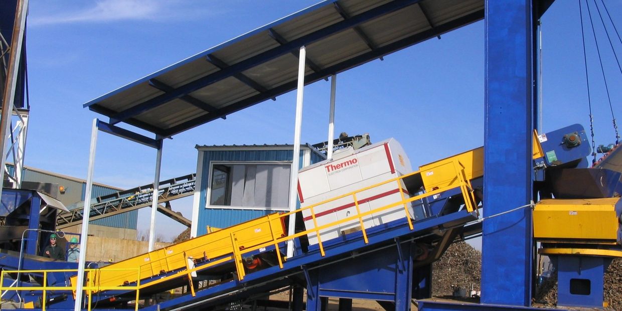 Gamma-Tech Cross-Belt Recycled Metals Analyzer installed over a scrap conveyor