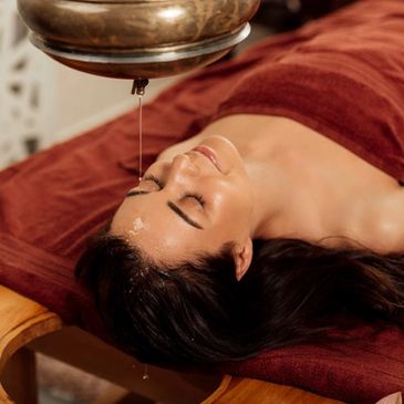 Ayurvedic Shirodhara Bliss Treatment