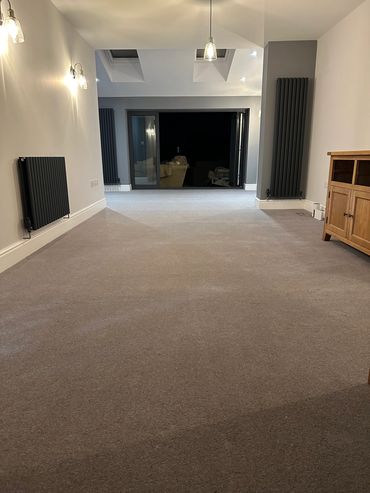Light grey carpet in lounge/diner