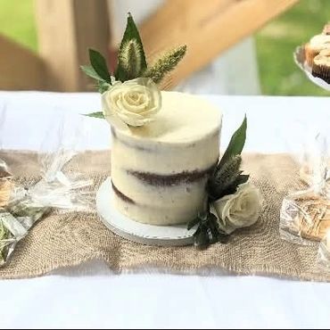 6 in white  wedding tasting cake