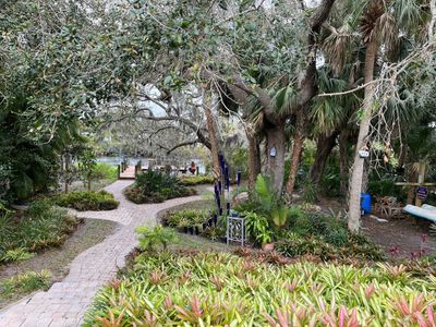 Riverfront Wedding Setting
BeachBreeze Weddings
Sarasota Garden Weddings