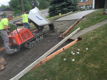 residential flatwork - sloped driveway - buggy pouring concrete
