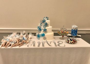 Winter snowflake themed Quinceanera cake