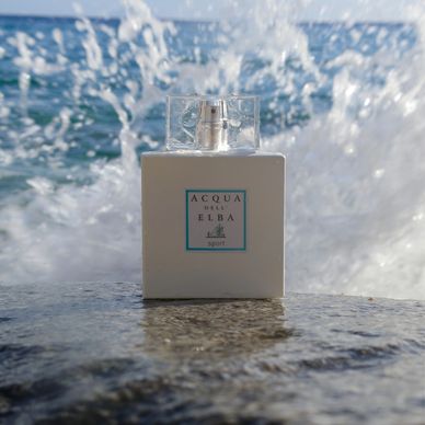 acqua dell elba Perfume on a rock with waves crashing behind it