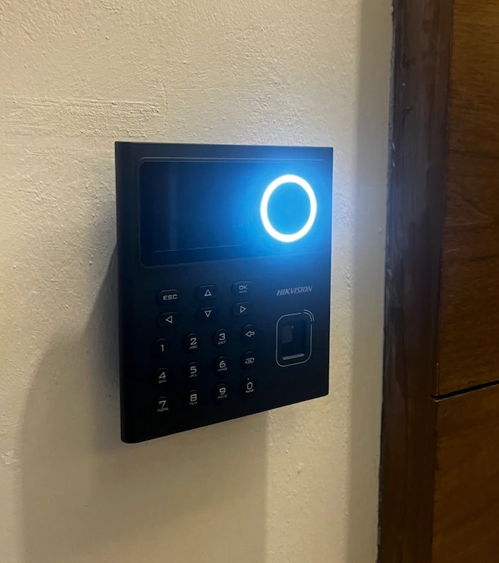 INSTALACIÓN DE CONTROL DE ASISTENCIA