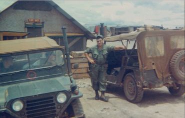 Early "unit markings" the circle on the windshield is the WWII style of markings.