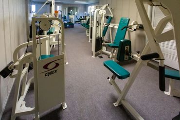 Weight lifting
Circuit training
Machines
Gym
Exercise
Fitness