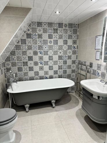 Traditional style bathroom with claw feet freestanding bath tub and wall hung vanity unit