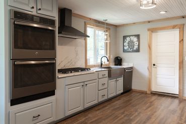 Book the charming Farmhouse at Firefly Lane cottage home for the weekend of your wedding.