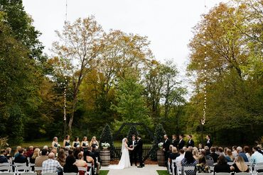 Firefly Lane is an outdoor wedding ceremony venue in Nashville, Tennessee, with a modern black barn.