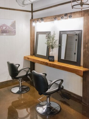 The Bridal Suite is the perfect onsite getting-ready location at The Barn at Firefly Lane.