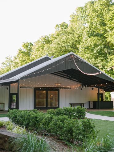 The Barn at Firefly Lane in Dickson, TN, a summer, spring, fall and winter wedding venue in TN.
