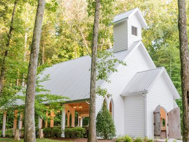The Chapel at Firefly Lane is an open-air, outdoor ceremony venue in Nashville, TN