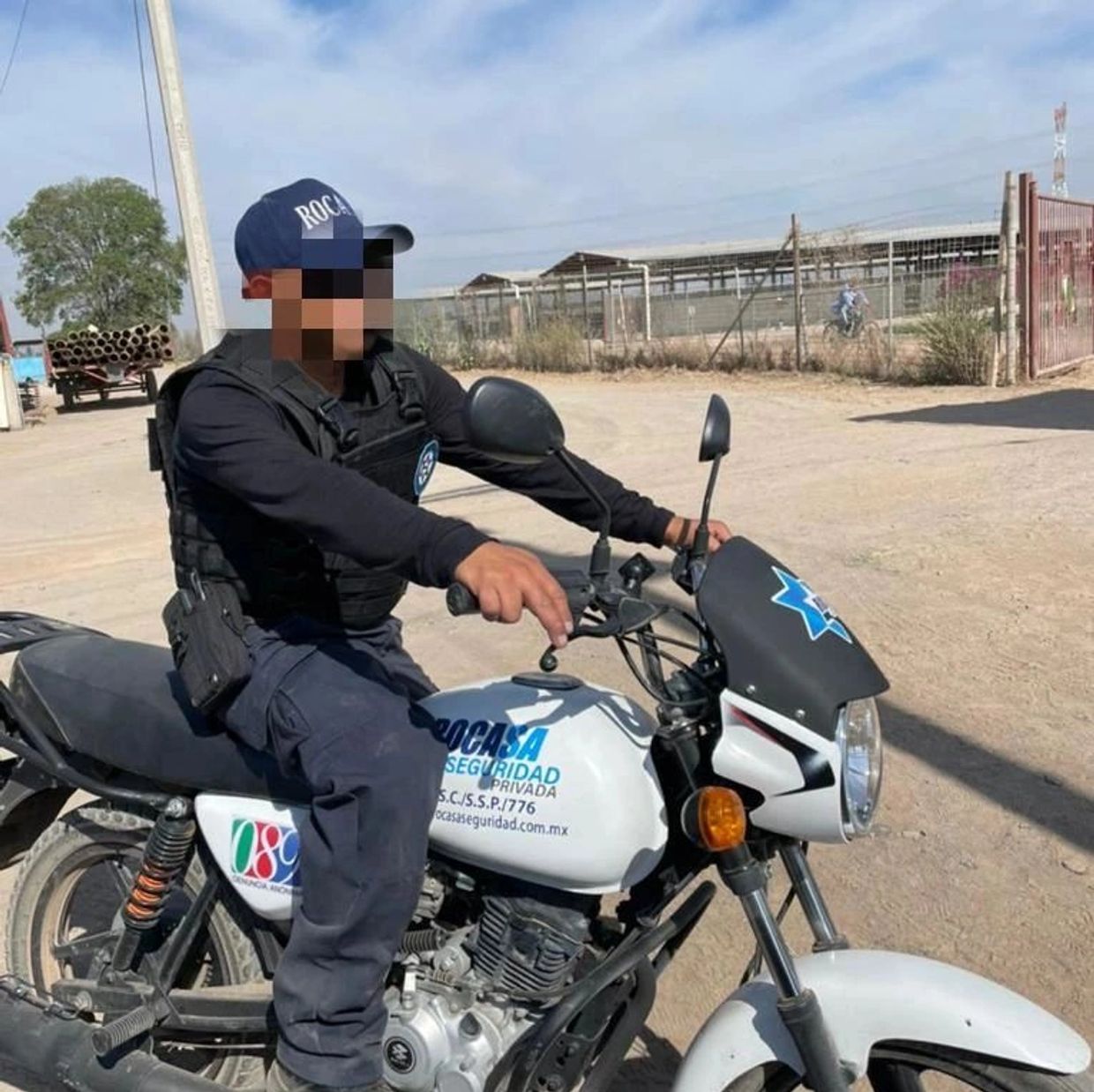 unidad de reacción inmediata de roca de seguridad privada motociclista y supervisor operativo rocasa