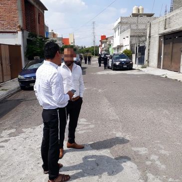 personal administrativo de roca de seguridad privada en visita de calidad a clientes y guardias