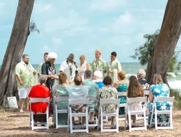 Kapaa shores beach wedding with jguests by Sunsets at the beach