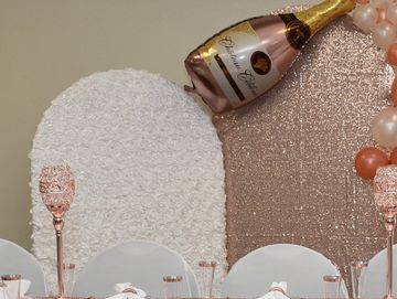 champagne wall
Bachelorette party décor