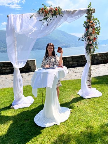Freie Trauung Schweiz, singende Traurednerin, Wedding celebrant Switzerland, Hochzeit Zürich
Eglisau