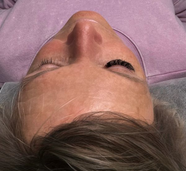 Volume lash extensions, UV light, lash extensions, luxury, lash extensions, black lash extensions