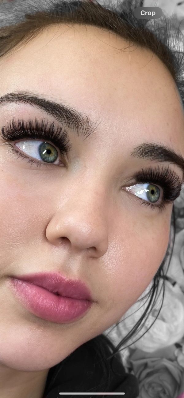 Volume lash extensions, dramatic, lash extensions, UV light lash extensions