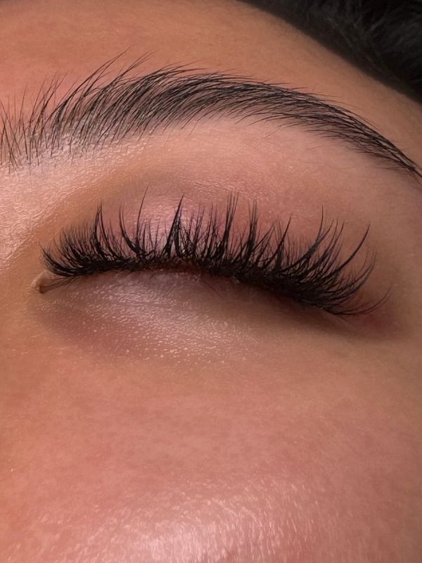 wispy, lash extensions, natural lash extensions, luxury, lash extensions, UV light, lash extensions,extensions