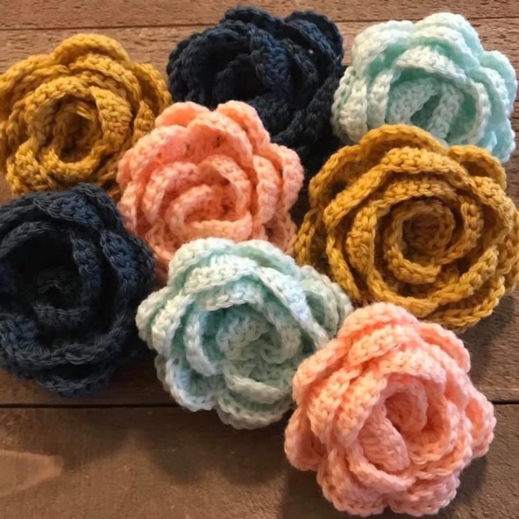 Diffusing flowers! Made with wool. Just add a drop or two of your favorite essential oils