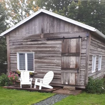 Vous pouvez profiter de vous reposer sur la terrasse ou de visiter nos différents jardins.
Ainsi que