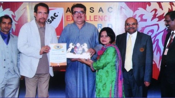 Director Daphne Paulose of DAPHNE'S INTERNATIONAL TEACHERS' TRAINING INSTITUTE receiving an award