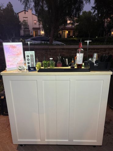 White bar