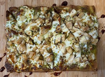 Pesto chicken pizza