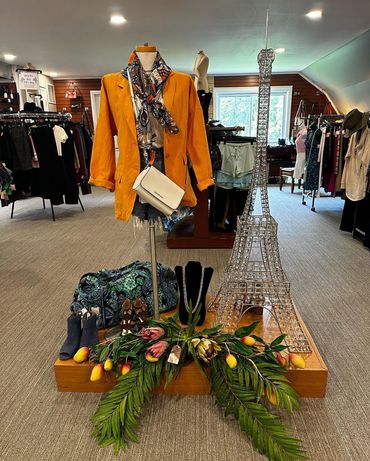 Display outfit with Eiffel Tower