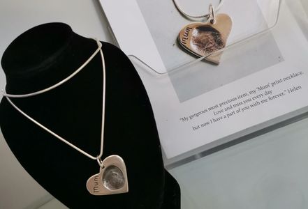 Jewellery with fingerprint, shown here is a necklace with the word MUM engraved 