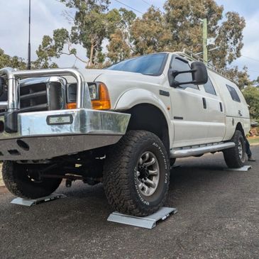 Ford 2500 on Mobile weigh scales
vehicle weigh
car weigh
caravan weigh