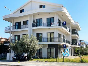 Kerem Karaçor Dental Clinic dış cephe görünümü -Outside view of Kerem Karaçor Dental Clinic Marmaris