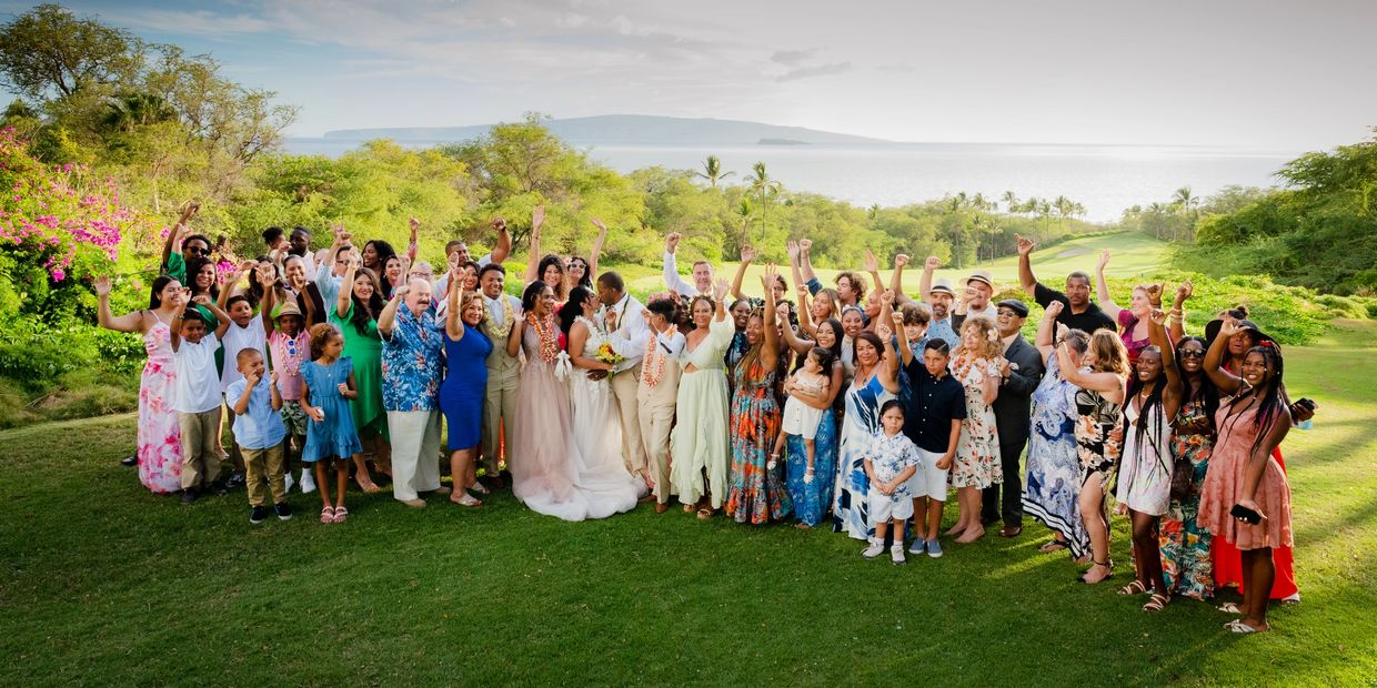 Large group at lower wedding knoll at Gather on Maui Wailea.