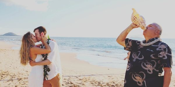 Reverend Adam Gomez marrying couple at Maui beach.
