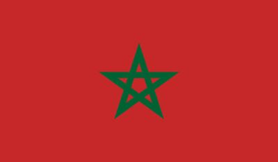 Drapeau rouge avec une étoile verte pentagramme.