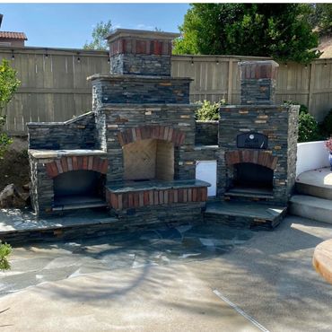 Outdoor fireplace with pizza oven