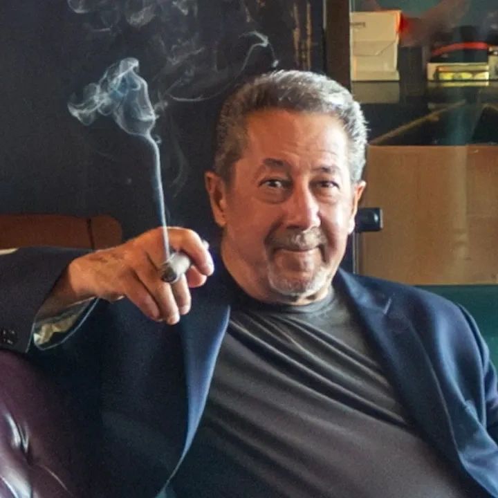 Owner of Palma Cigars and Bar Las Palmas
