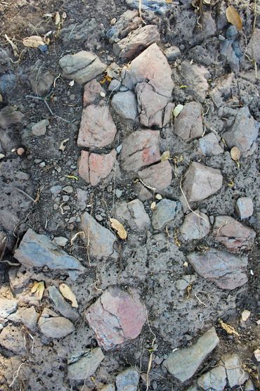 Smaller stone arrangement in the form of Repeating pattern #1 (RP#1). Top of Red Mule Ranch.