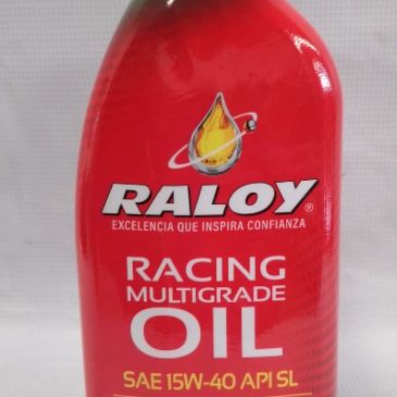 Envase rojo de aceite para motor de la marca Raloy.