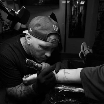 With over a decade of experience, Joseph specializes in high-end Black & Grey artistry. He focuses o