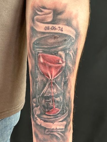 Mayhem - hourglass with skull